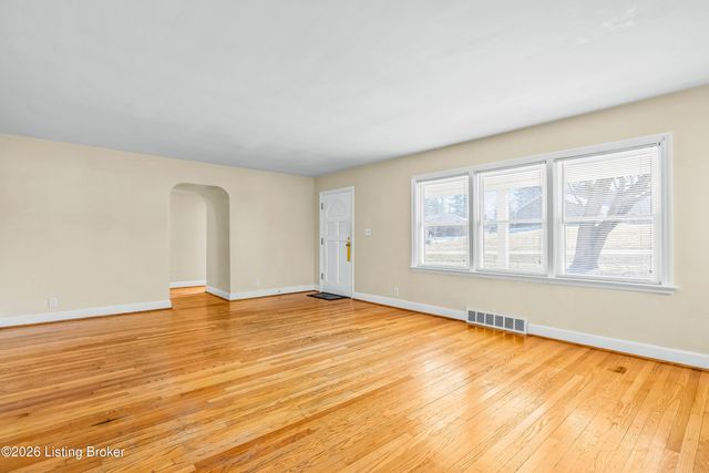 610 W Jefferson St, La Grange, KY 40031