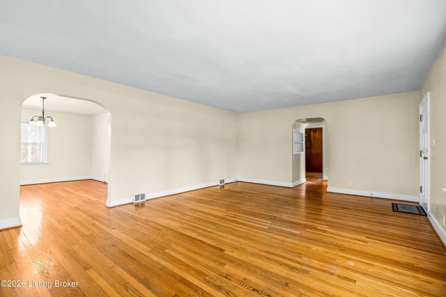 610 W Jefferson St, La Grange, KY 40031