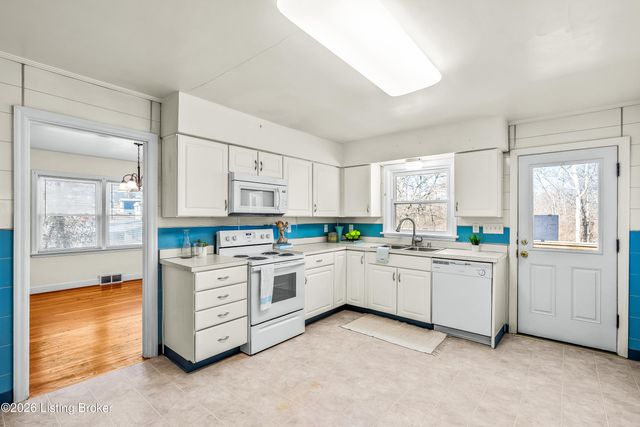 610 W Jefferson St, La Grange, KY 40031