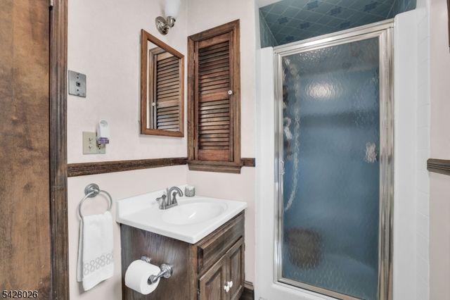 152 Long Hill Rd, Little Falls Twp., NJ 07424