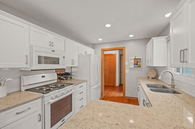4830 Valley Forge Lane N, Plymouth, MN 55442
