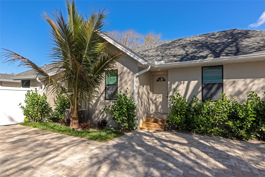 Image 2 of property listing at 316 27TH STREET W, Bradenton, FL 34205