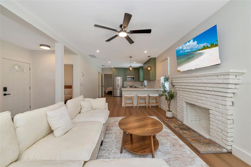 Image 11 of property listing at 316 27TH STREET W, Bradenton, FL 34205