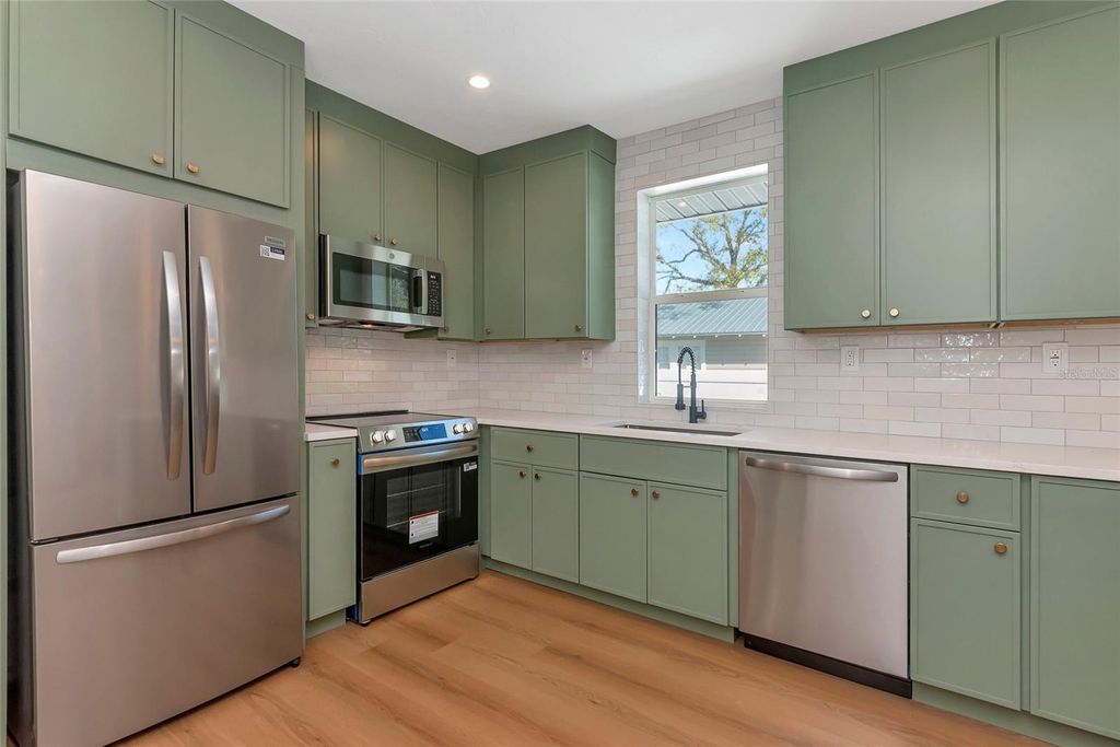 Image 16 of property listing at 316 27TH STREET W, Bradenton, FL 34205