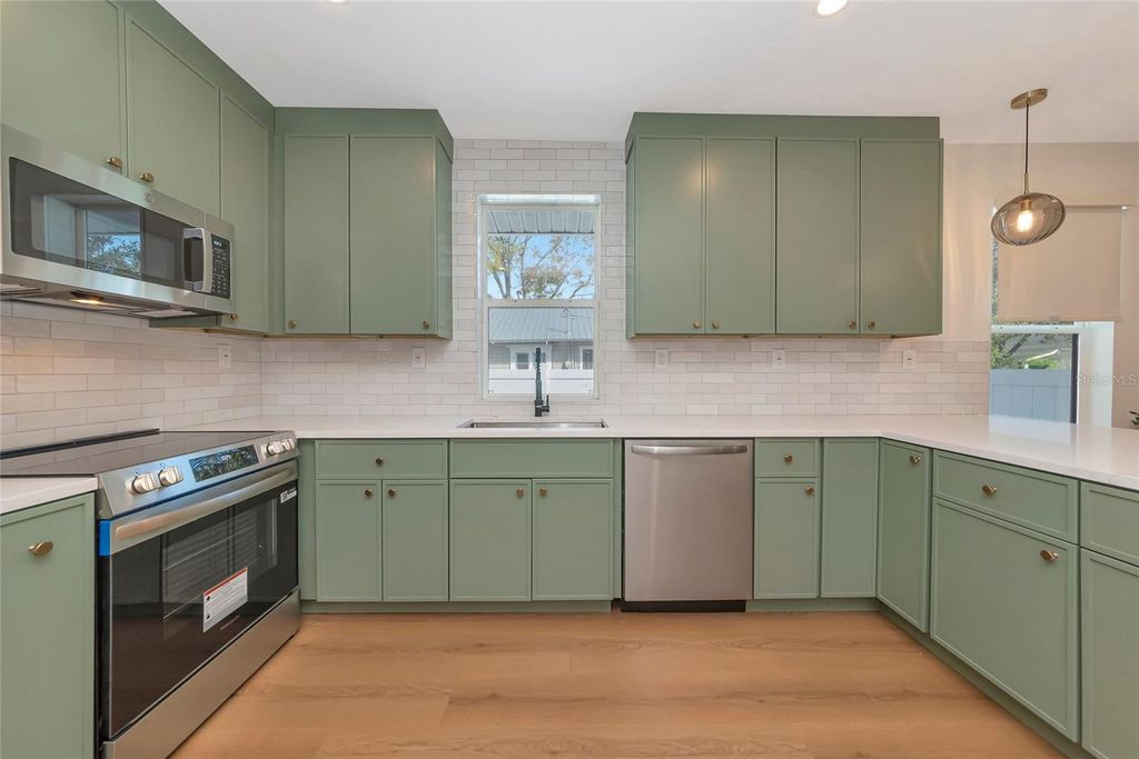 Image 17 of property listing at 316 27TH STREET W, Bradenton, FL 34205