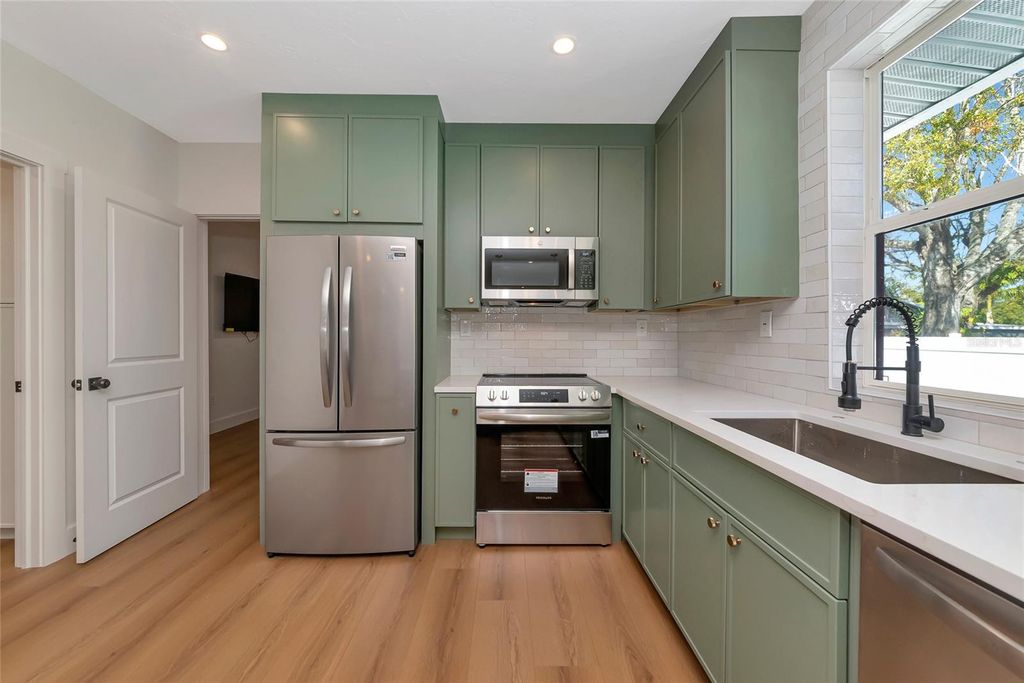 Image 20 of property listing at 316 27TH STREET W, Bradenton, FL 34205