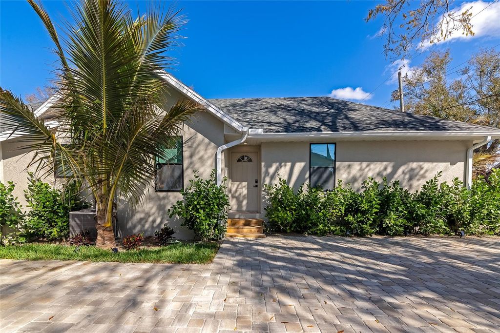 Image 3 of property listing at 316 27TH STREET W, Bradenton, FL 34205