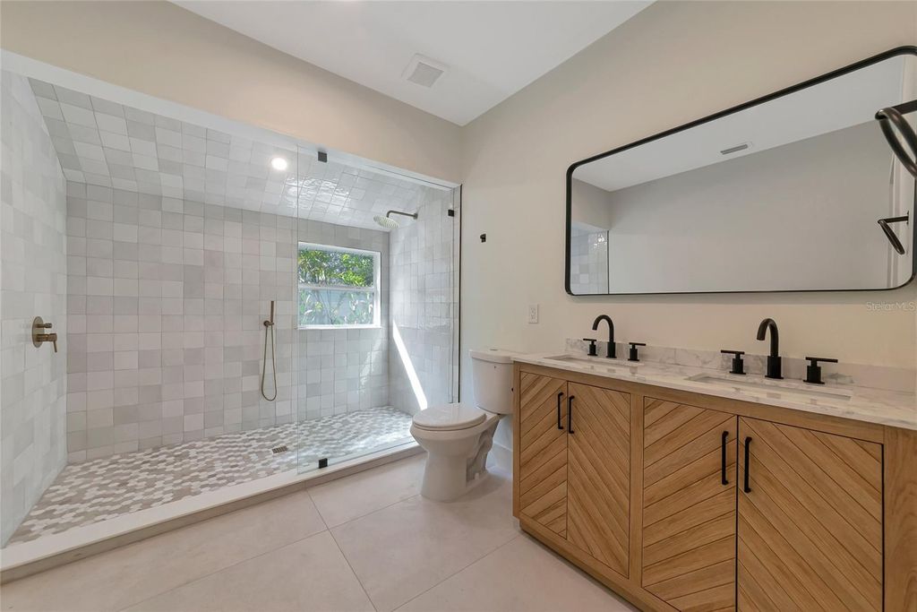 Image 26 of property listing at 316 27TH STREET W, Bradenton, FL 34205