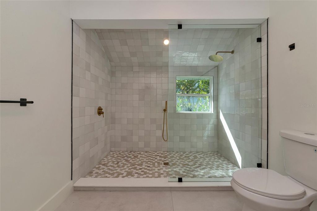 Image 27 of property listing at 316 27TH STREET W, Bradenton, FL 34205