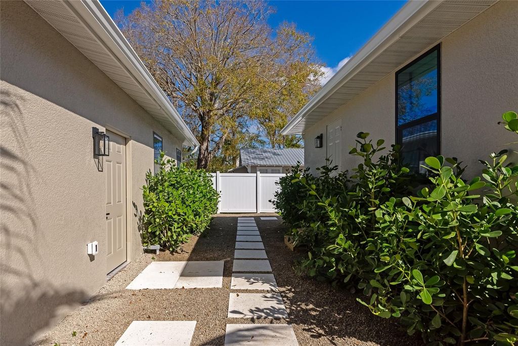 Image 36 of property listing at 316 27TH STREET W, Bradenton, FL 34205