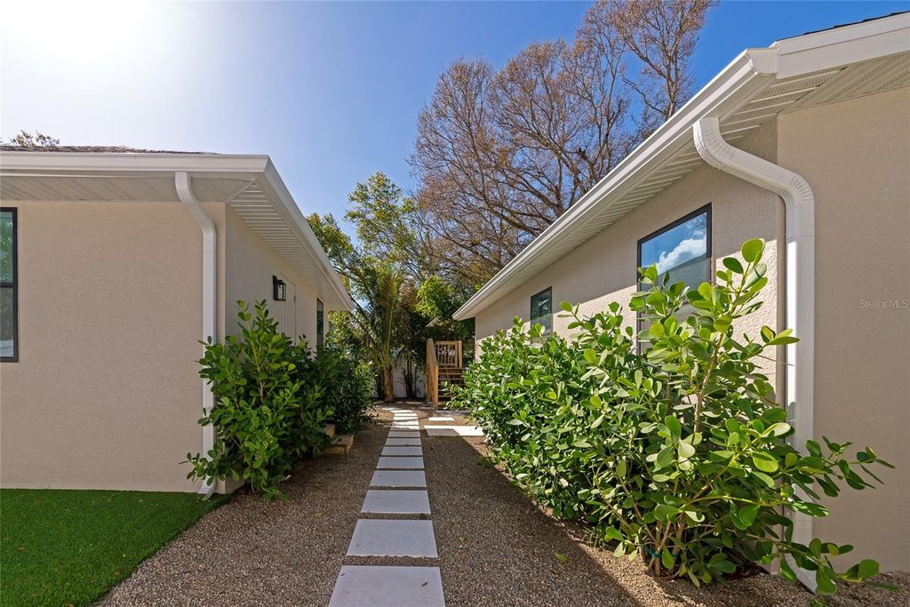 Image 37 of property listing at 316 27TH STREET W, Bradenton, FL 34205