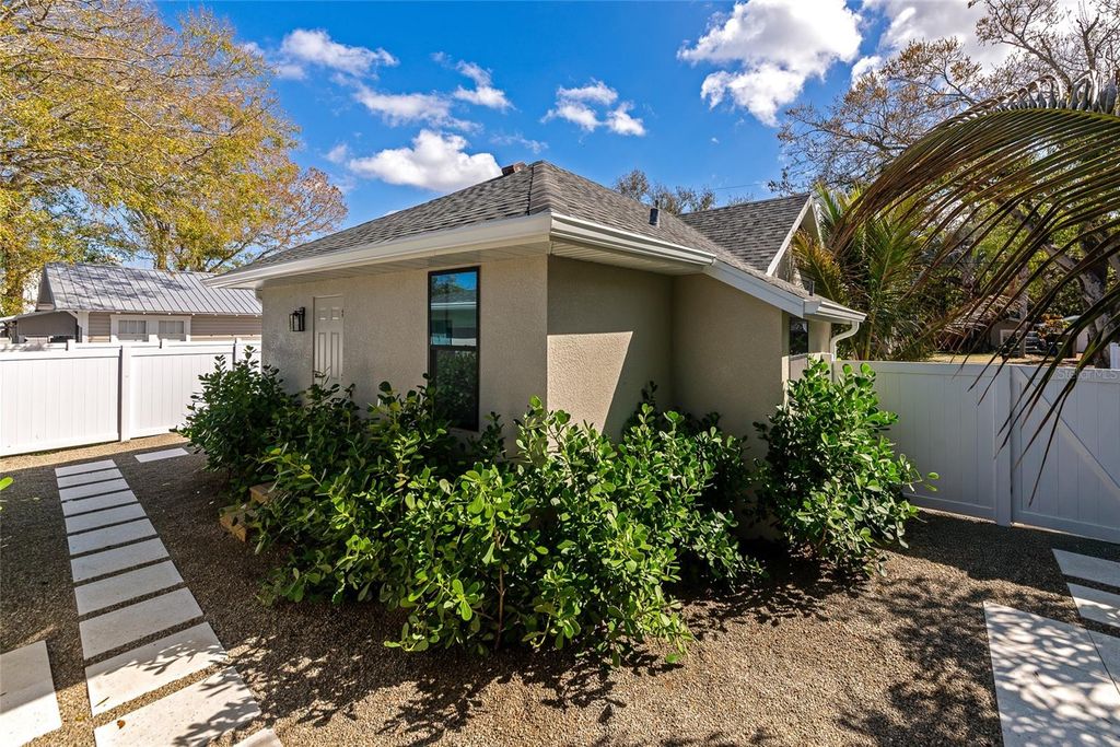 Image 44 of property listing at 316 27TH STREET W, Bradenton, FL 34205