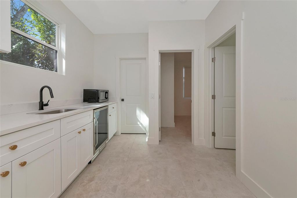 Image 45 of property listing at 316 27TH STREET W, Bradenton, FL 34205