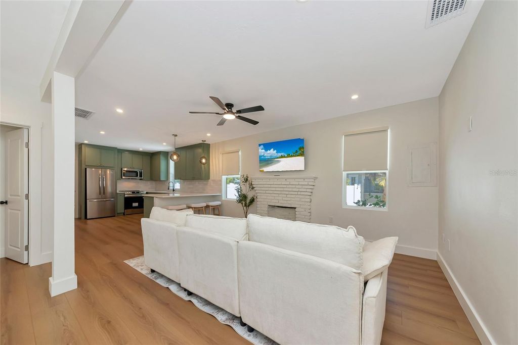 Image 10 of property listing at 316 27TH STREET W, Bradenton, FL 34205