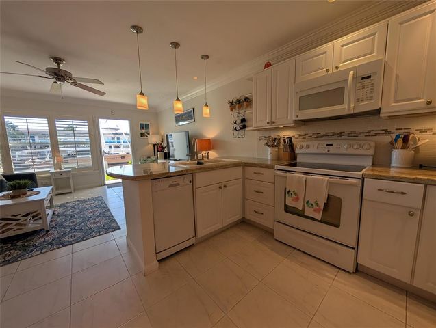 2808 NE 33rd Court 101, Fort Lauderdale, FL 33306