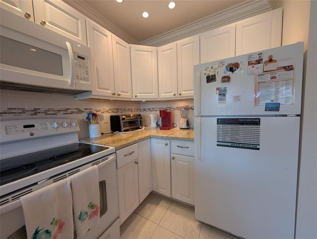 2808 NE 33rd Court 101, Fort Lauderdale, FL 33306
