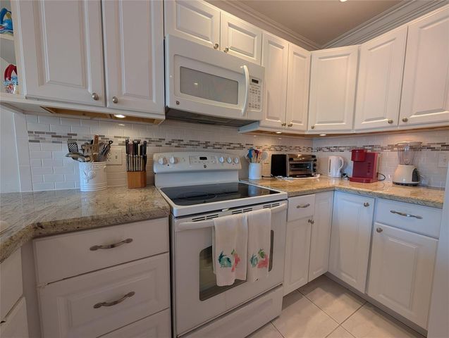 2808 NE 33rd Court 101, Fort Lauderdale, FL 33306