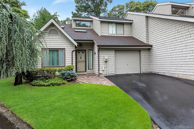 11 Rose Court, East Islip, NY 11730