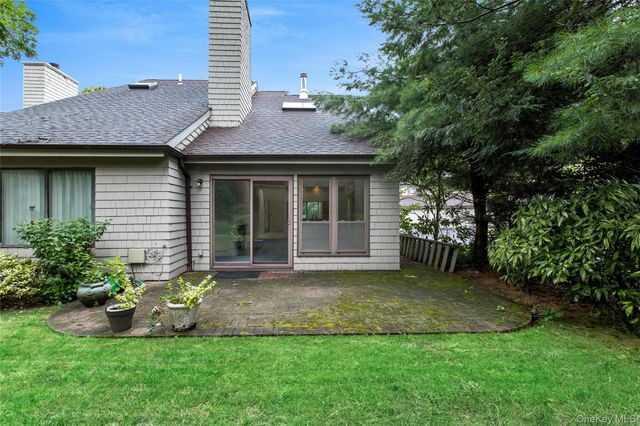 11 Rose Court, East Islip, NY 11730