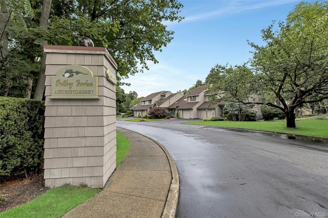 11 Rose Court, East Islip, NY 11730