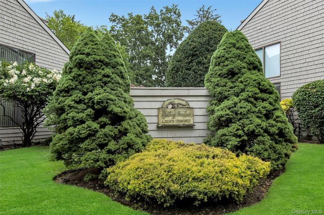 11 Rose Court, East Islip, NY 11730