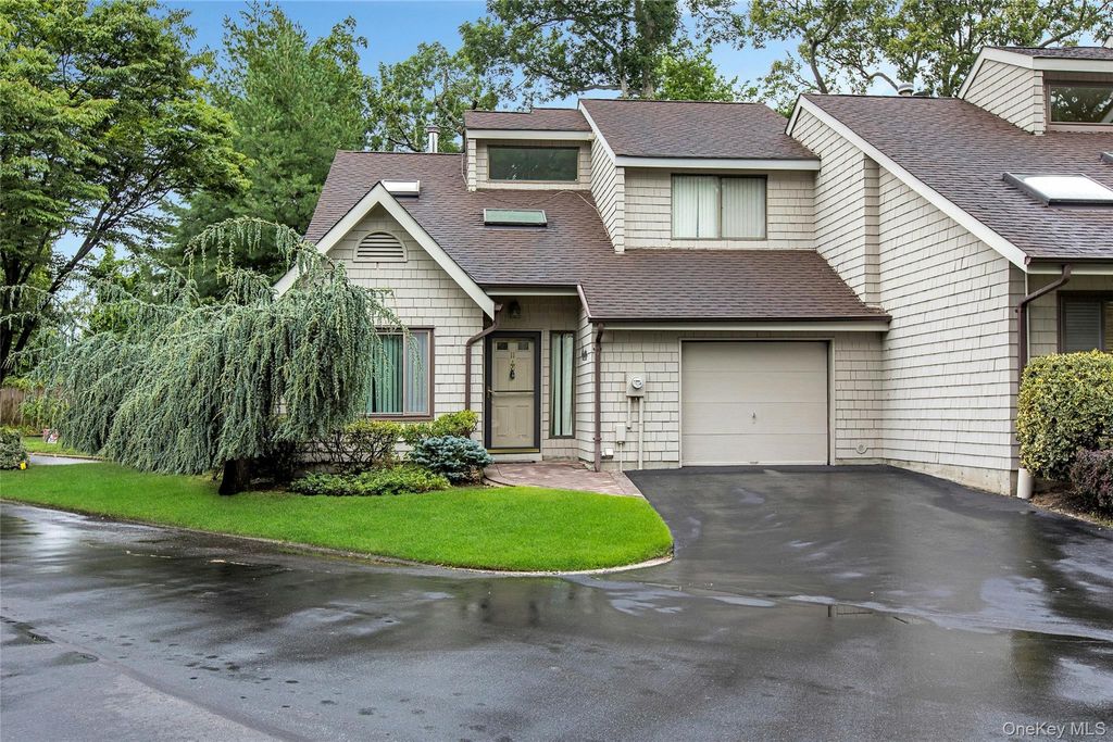 11 Rose Court, East Islip, NY 11730