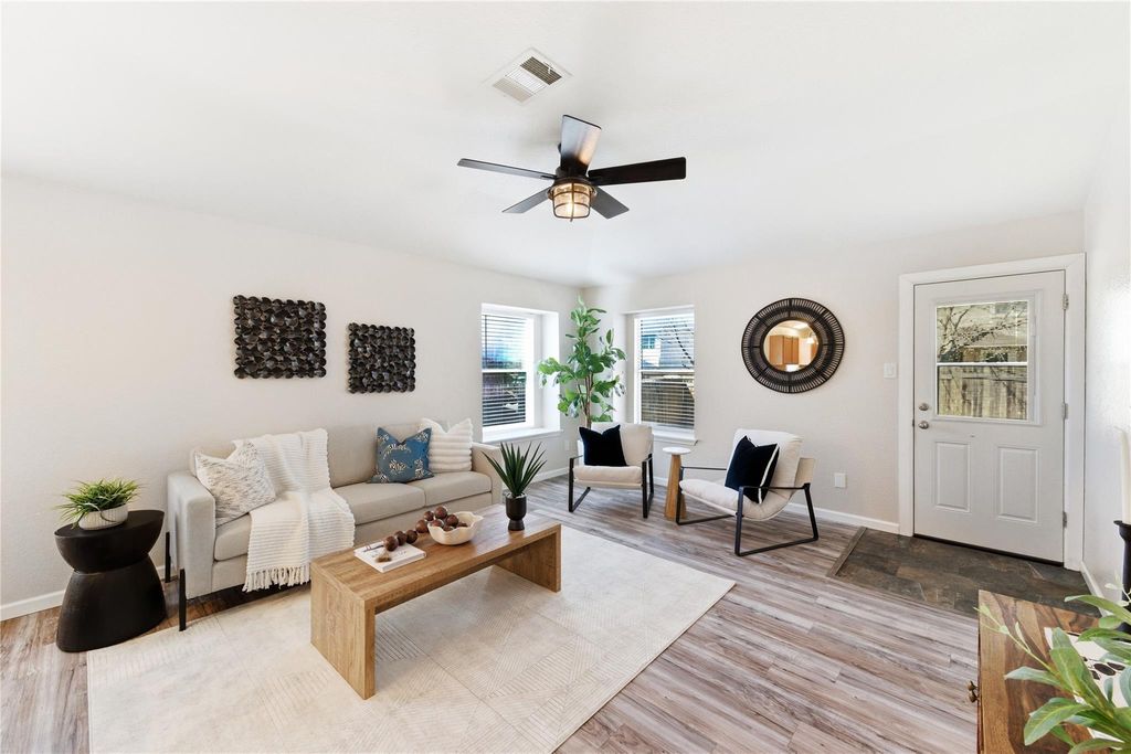 446 Paddington DR, Kyle, TX 78640