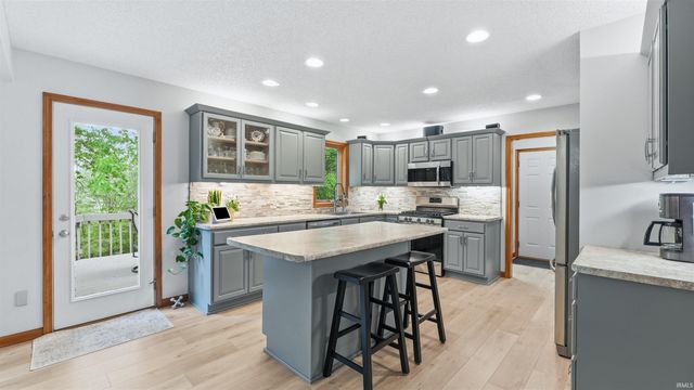 10407 Tidewater Trail, Fort Wayne, IN 46845