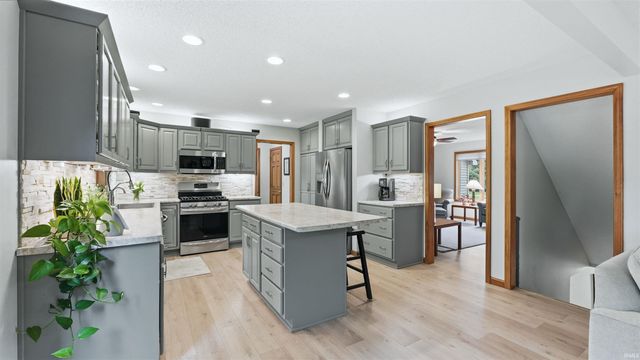 10407 Tidewater Trail, Fort Wayne, IN 46845