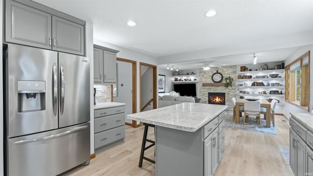 10407 Tidewater Trail, Fort Wayne, IN 46845