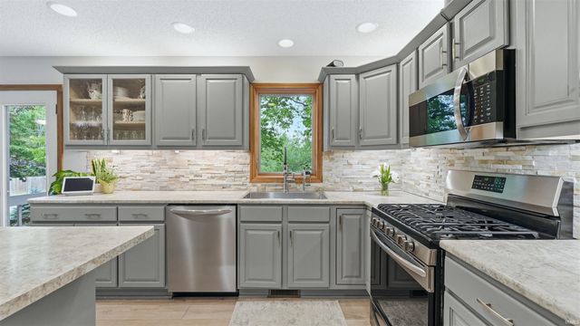10407 Tidewater Trail, Fort Wayne, IN 46845