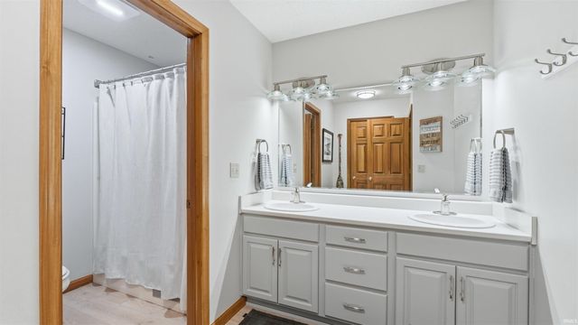 10407 Tidewater Trail, Fort Wayne, IN 46845