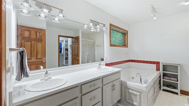 10407 Tidewater Trail, Fort Wayne, IN 46845