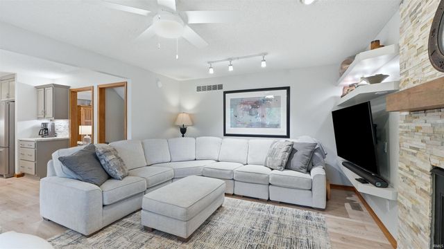 10407 Tidewater Trail, Fort Wayne, IN 46845