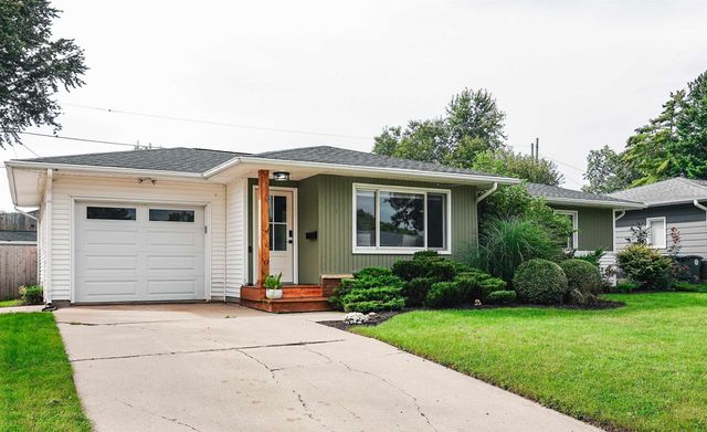 818 Loretta Avenue, Waterloo, IA 50702