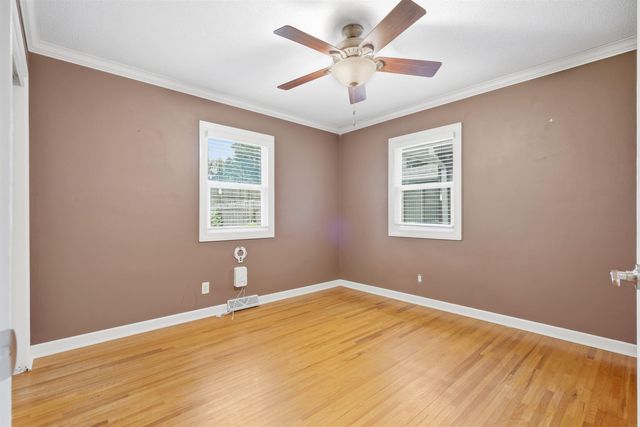 818 Loretta Avenue, Waterloo, IA 50702