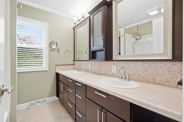818 Loretta Avenue, Waterloo, IA 50702