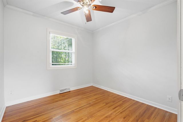 818 Loretta Avenue, Waterloo, IA 50702