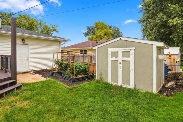 818 Loretta Avenue, Waterloo, IA 50702