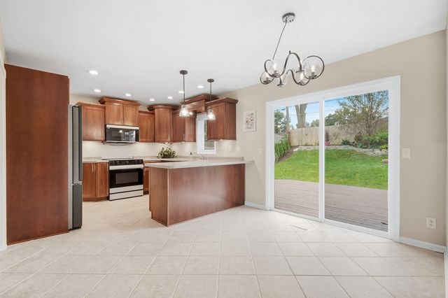 818 Loretta Avenue, Waterloo, IA 50702