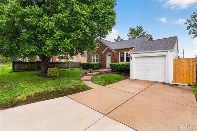 8042 Mackenzie Road, Affton, MO 63123