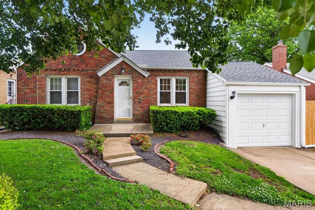 8042 Mackenzie Road, Affton, MO 63123