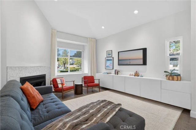 1 Summerfield 59, Irvine, CA 92614