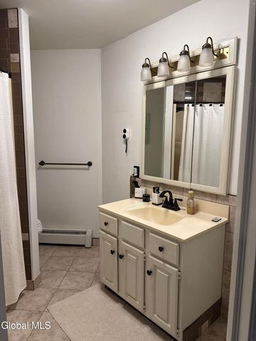 2 Plum Poppy S, Ballston Spa, NY 12020