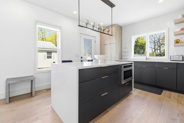 32 Coolidge Ave, Peabody, MA 01960