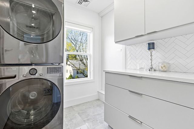 32 Coolidge Ave, Peabody, MA 01960