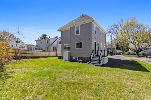 32 Coolidge Ave, Peabody, MA 01960