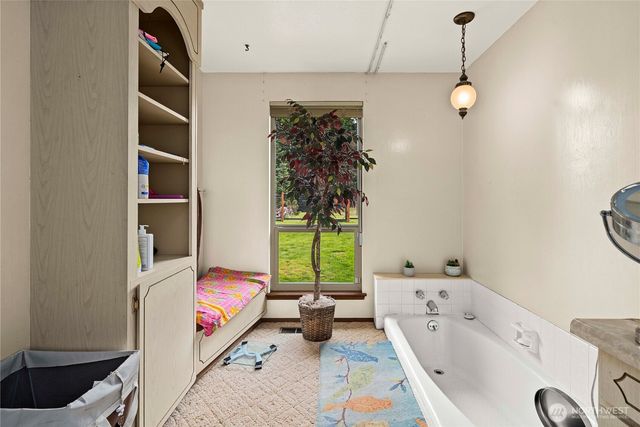 9719 52nd Ave E, Tacoma, WA 98446