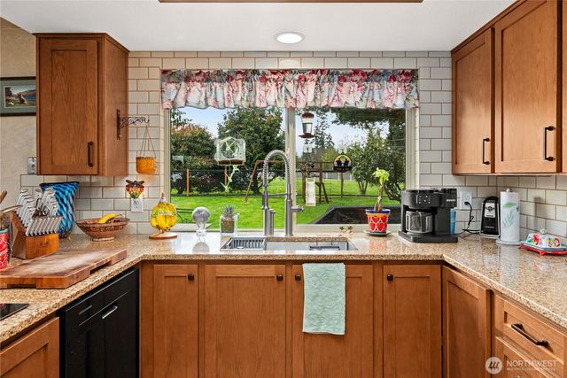 9719 52nd Ave E, Tacoma, WA 98446