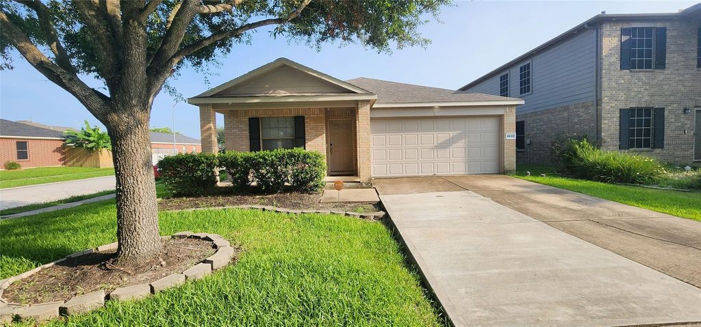 8830 Summerset Meadow Court, Houston, TX 77075